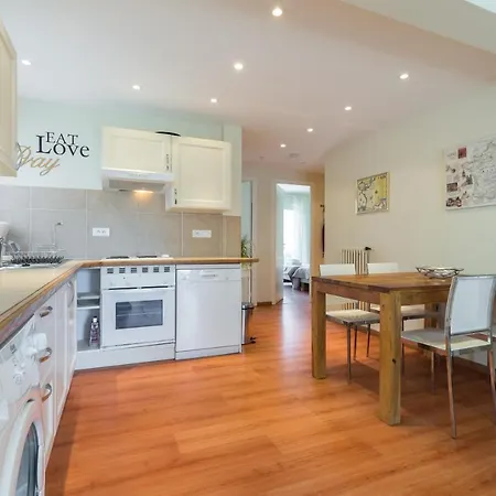 Sleeps 6 Air Con Wifi *
