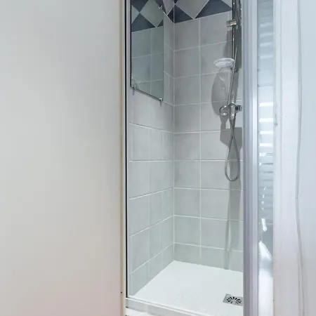 Sleeps 6 Air Con Wifi
