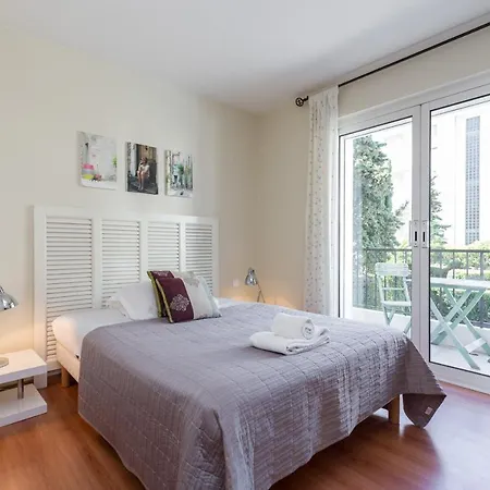 Sleeps 6 Air Con Wifi Apartamento Cannes