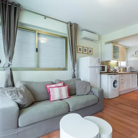 아파트 Sleeps 6 Air Con Wifi 칸느