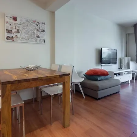 Sleeps 6 Air Con Wifi * 칸느
